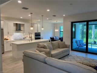 12997 Pembroke Dr   Naples
